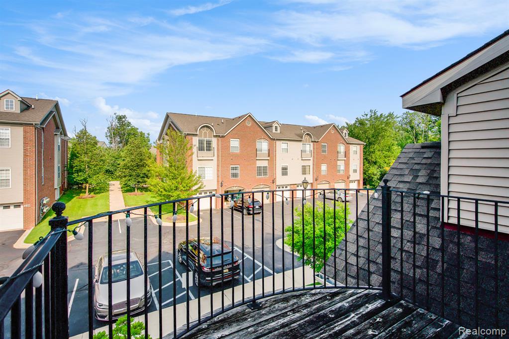 226 W OAKBROOK Drive, Ann Arbor, MI 48103 — Photo 32
