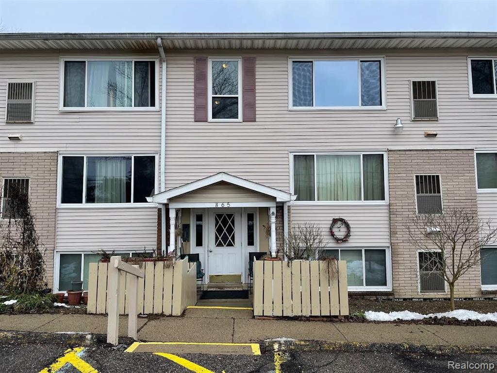855 E SUMMIT Street, Milford, MI 48381 — front exterior