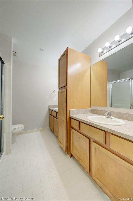 6104 JASMINE Drive, Walled Lake, MI 48390 — Photo 23