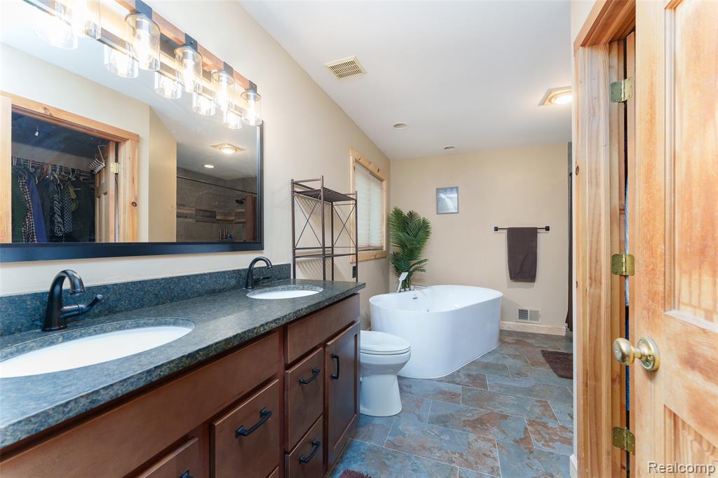 2500 E Jones Road, Howell, MI 48855 — Photo 22
