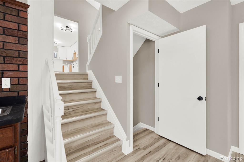 7820 Rampart Trail, Waterford, MI 48327 — Photo 45
