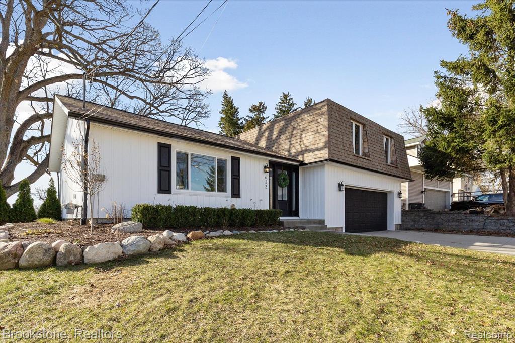 633 DETROIT Avenue, Lake Orion, MI 48362 — Photo 2