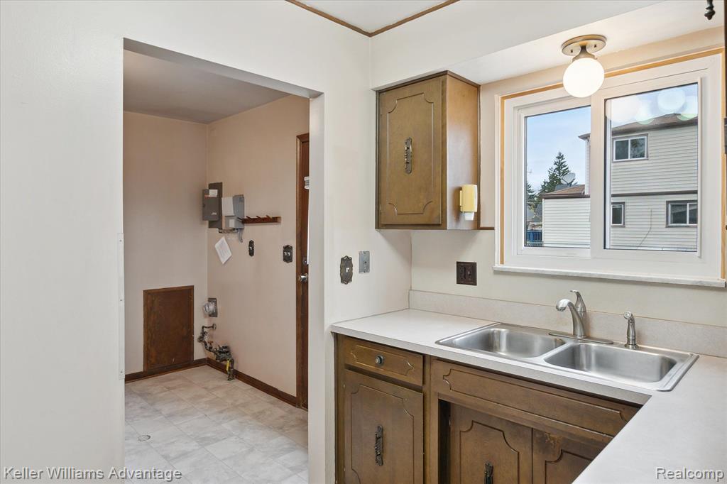 4942 HARDING Street, Dearborn Heights, MI 48125 — Photo 13