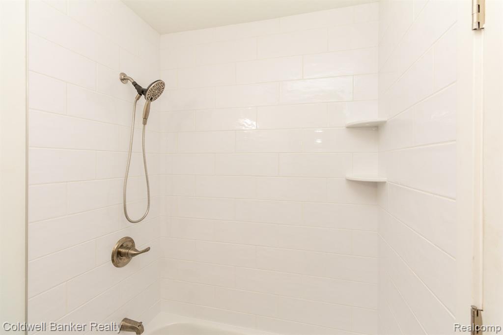 23793 STONEHENGE, Novi, MI — Photo 24