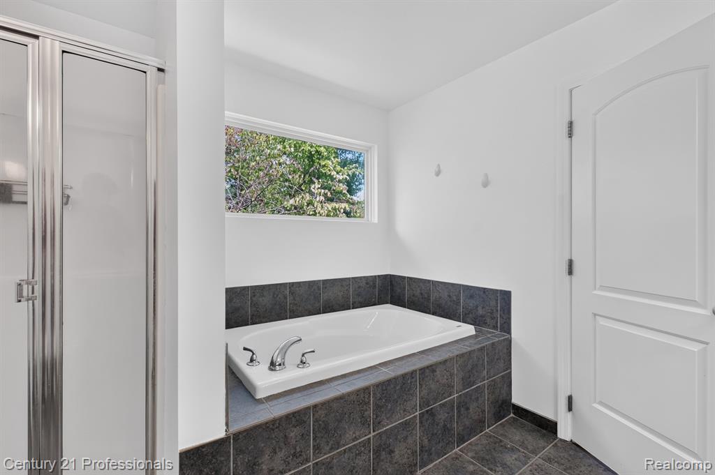 2042 Decker Road, Walled Lake, MI 48390 — Photo 26