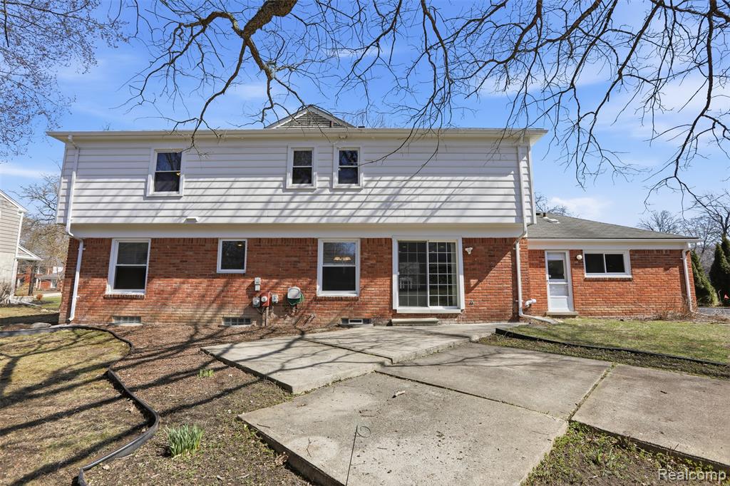 5972 Barnstable Court, West Bloomfield, MI — Photo 49