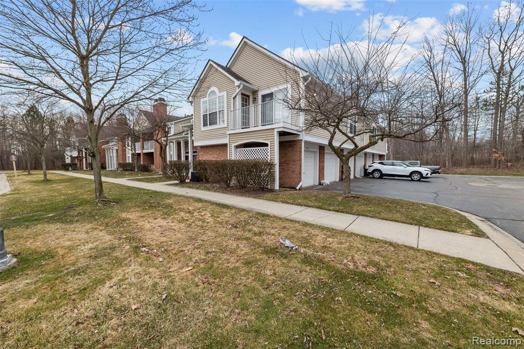 56103 CHESAPEAKE Trail, Shelby Twp, MI 48316 — Photo 2
