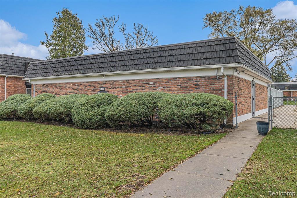 1834 COLONIAL VILLAGE Way, 2, Waterford, MI 48328 — Photo 19