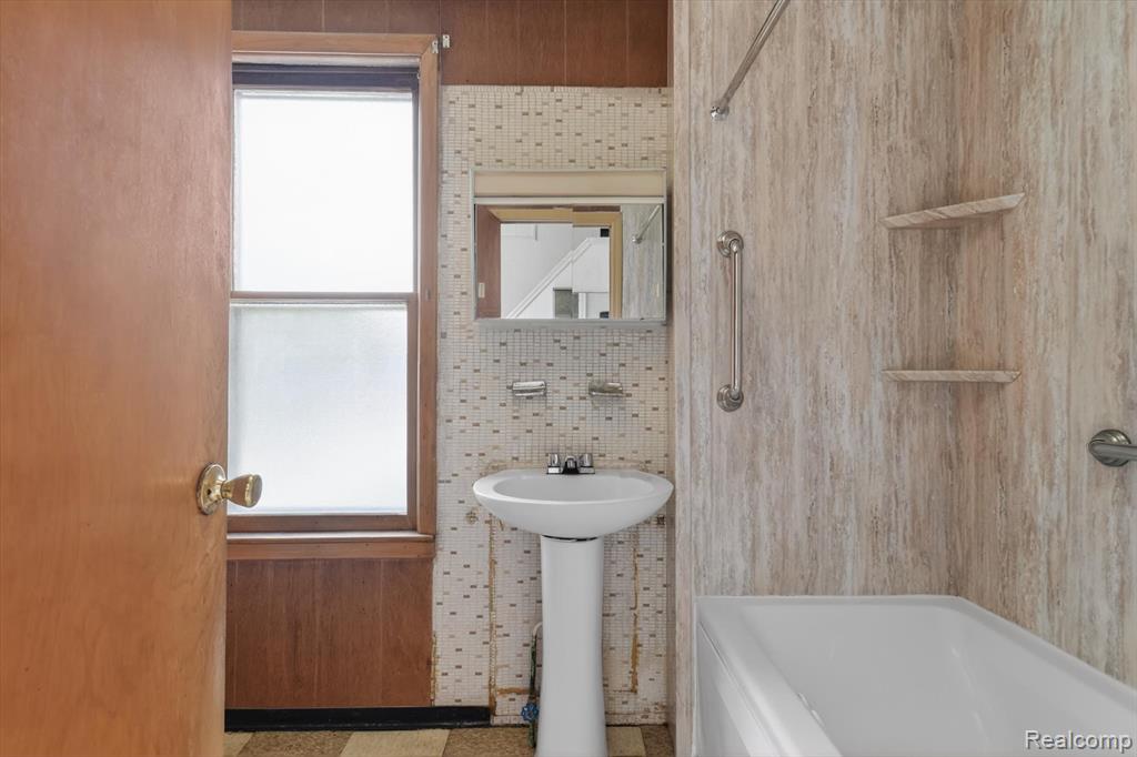 1070 1st Street, Wyandotte, MI 48192 — Photo 14