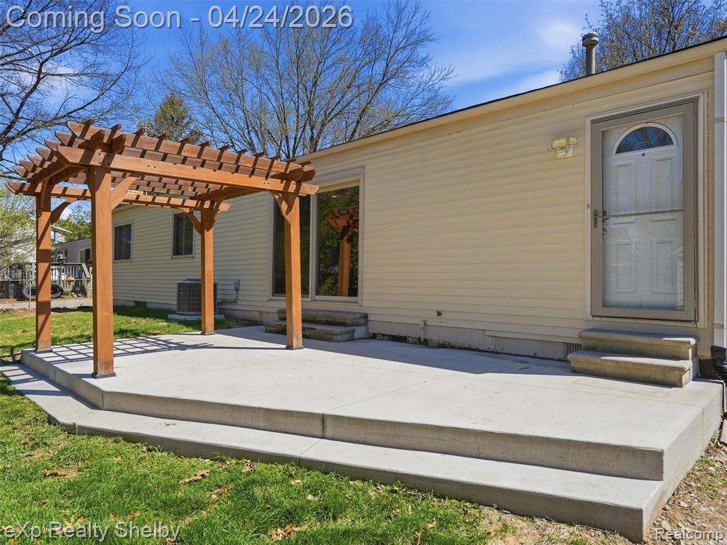 49301 Schoenherr Road, Shelby Twp, MI 48315 — Photo 32