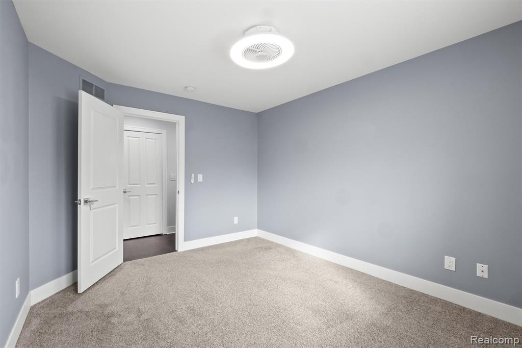 4001 Elmhurst Road, Waterford, MI 48328 — Photo 11