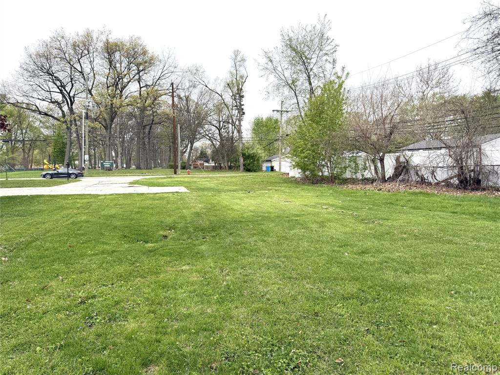 27860 Park Court, Madison Heights, MI 48071 — Photo 31
