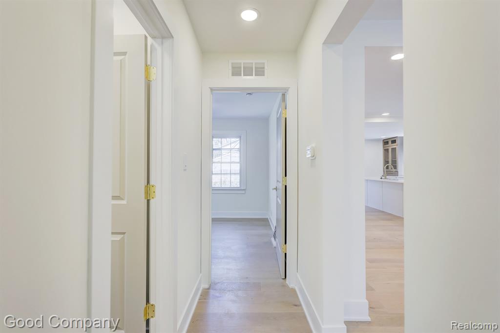 23 Fairwood Boulevard, Pleasant Ridge, MI — Photo 25