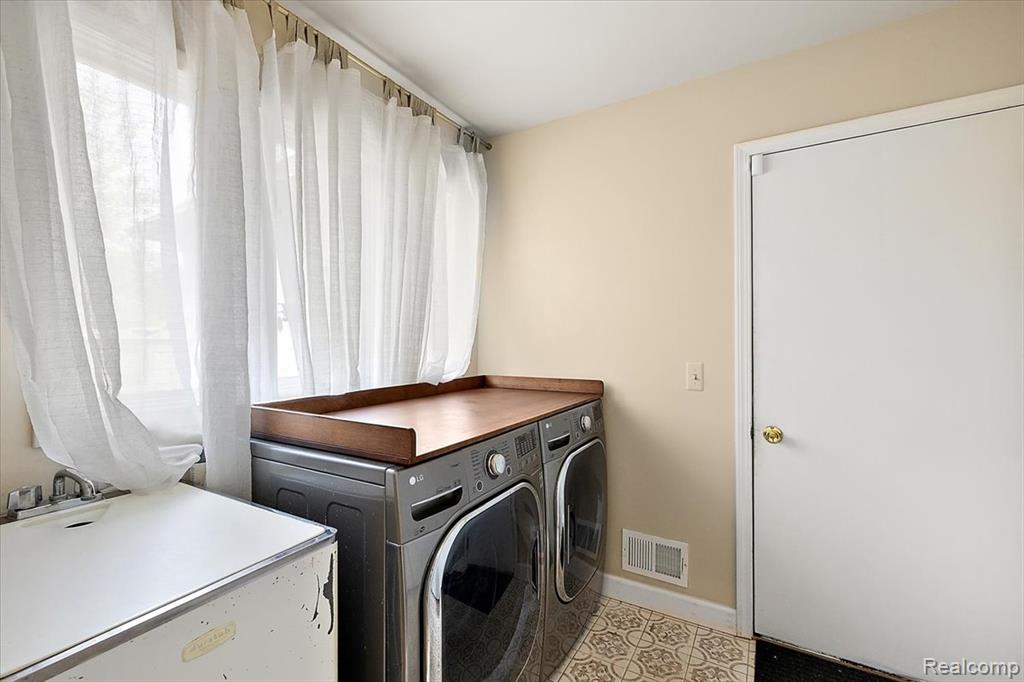 22025 Orchard Way, Beverly Hills, MI 48025 — Photo 31
