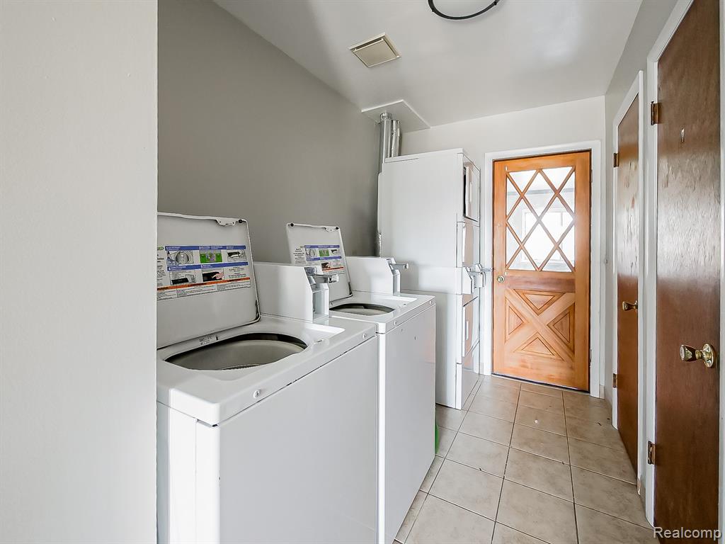 121 E Van Riper Road, Fowlerville, MI 48836 — Photo 17