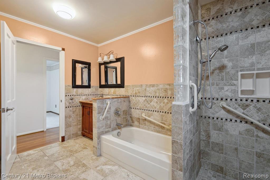 6452 E MAPLE Avenue, Grand Blanc, MI 48439 — Photo 32