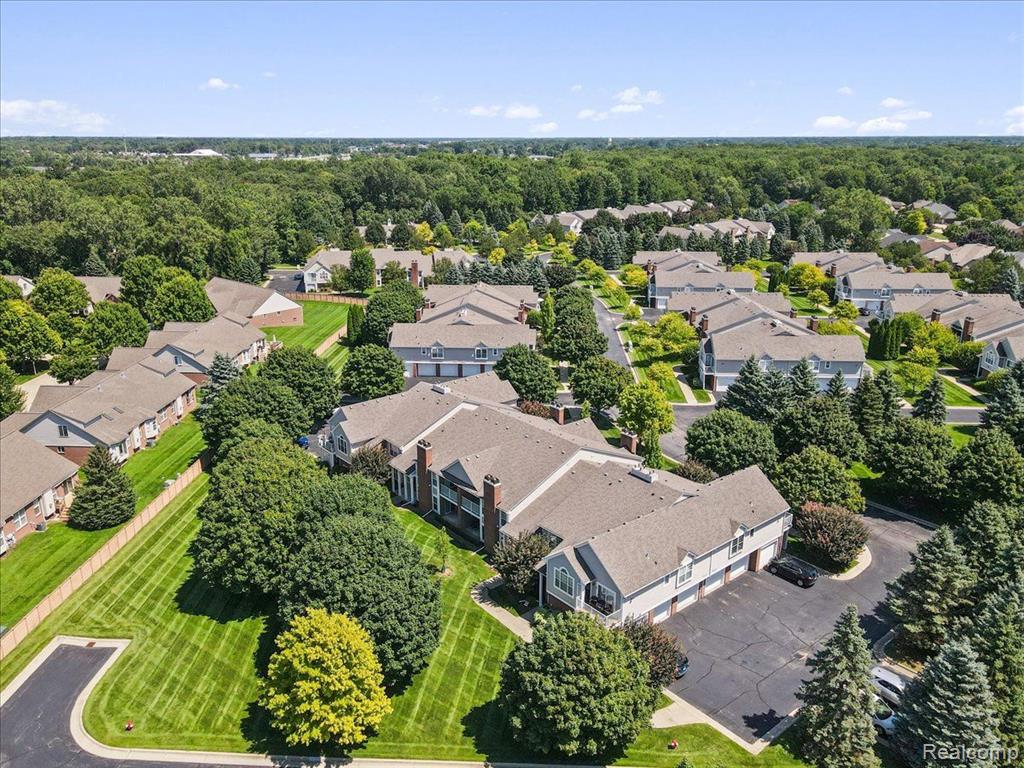 4361 BERKSHIRE Drive, Sterling Heights, MI 48314 — Photo 34