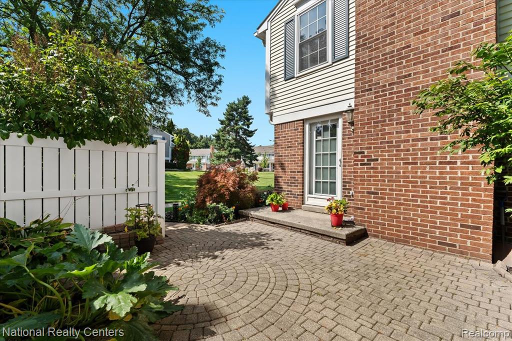 42142 Roscommon Street, Novi, MI 48167 — Photo 27