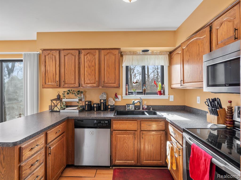 4872 LORE Drive, Waterford, MI 48329 — Photo 13