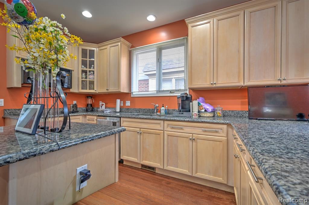 5591 Pembrooke Crossing, West Bloomfield, MI — Photo 21