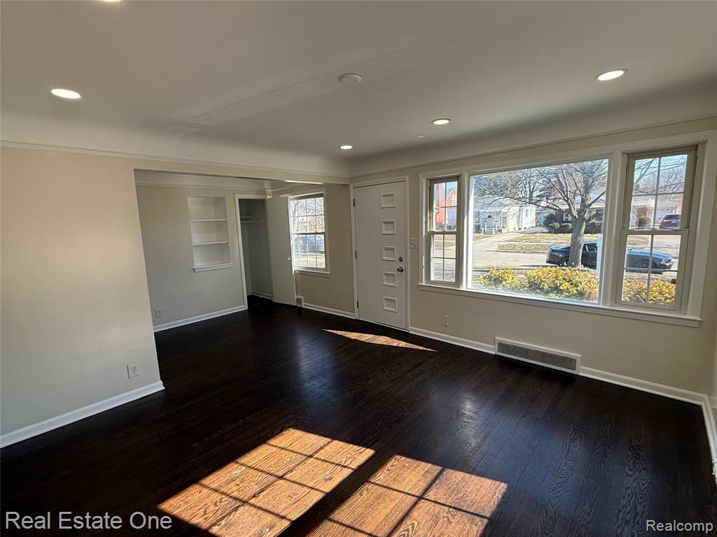6991 Colonial Street, Dearborn Heights, MI 48127 — Photo 3