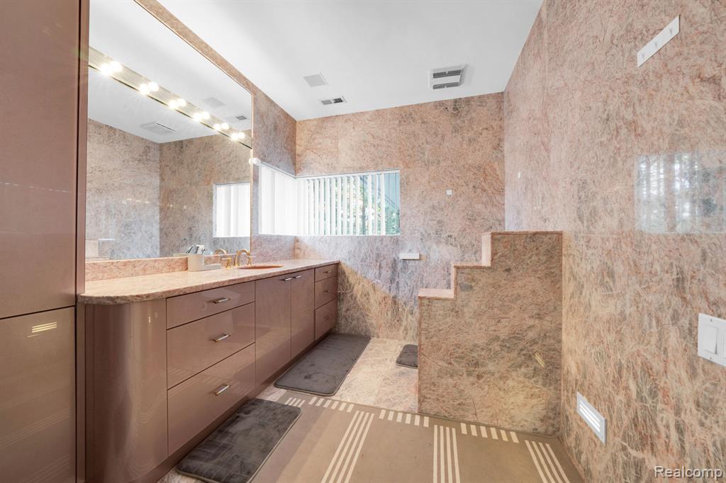 1744 Heron Ridge Drive, Bloomfield Hills, MI, 48302