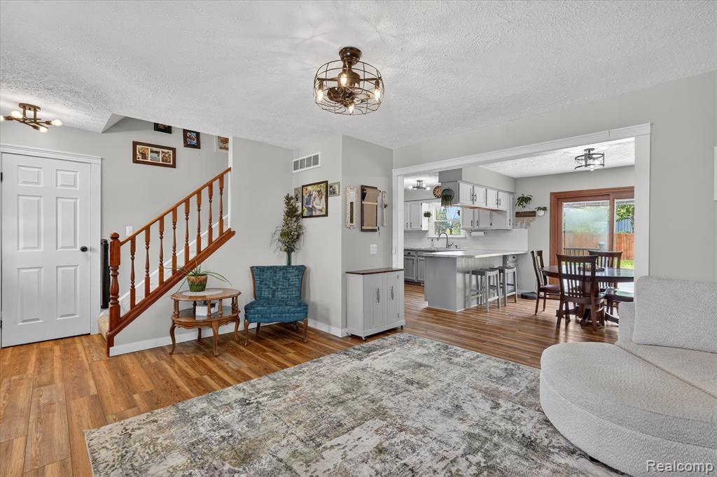 5640 Fowlerville Road, Fowlerville, MI 48836 — Photo 6