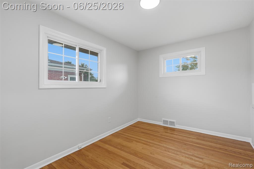 8585 Dixie Lane, Dearborn Heights, MI 48127 — Photo 19