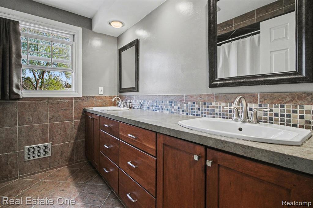 1934 Pelican Court, Troy, MI 48084 — Photo 22