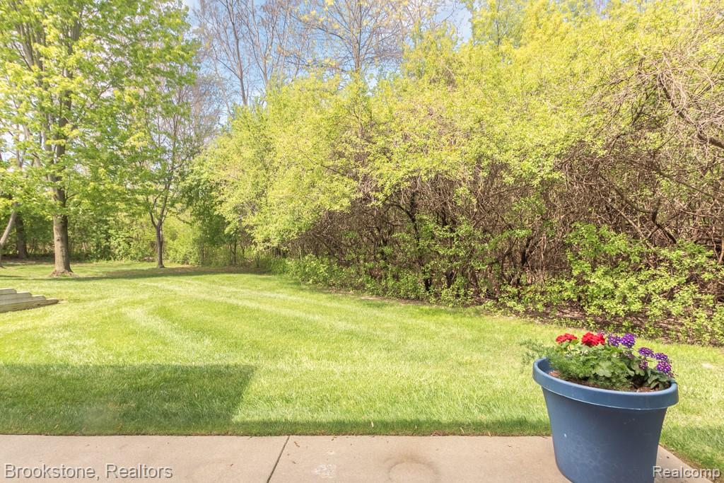 12465 Pagels Drive, 22, Grand Blanc, MI 48439 — Photo 35