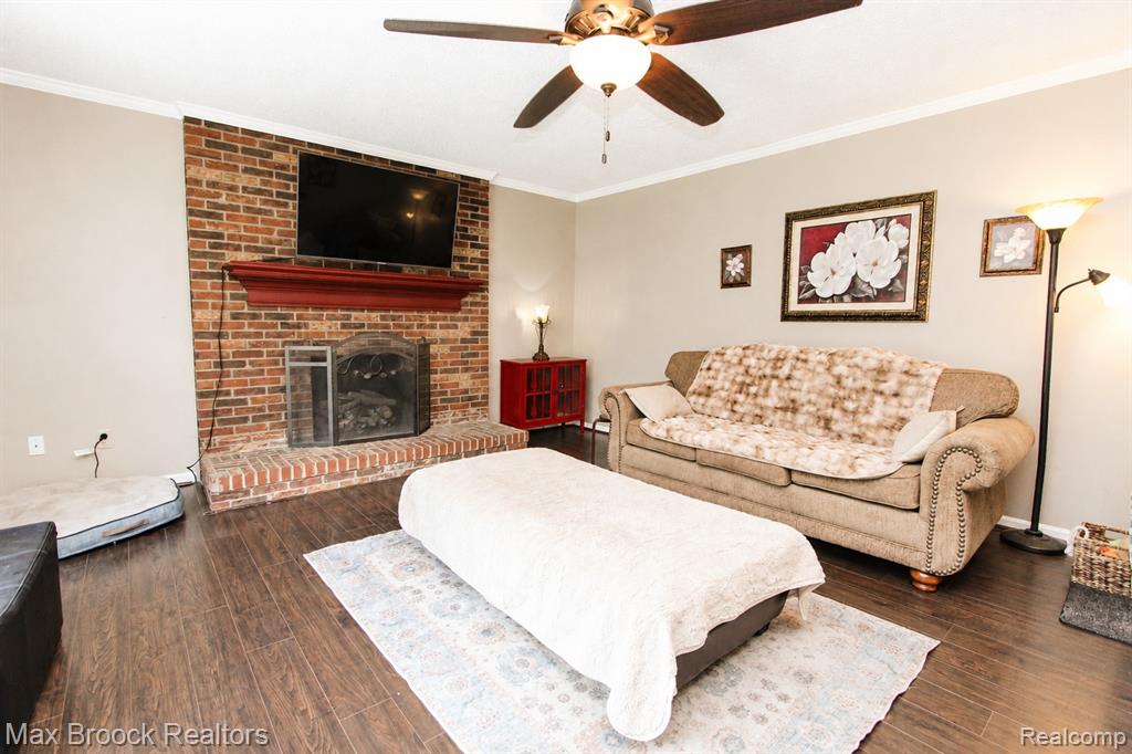8952 Cynthia Court, Commerce Twp, MI 48382 — Photo 21