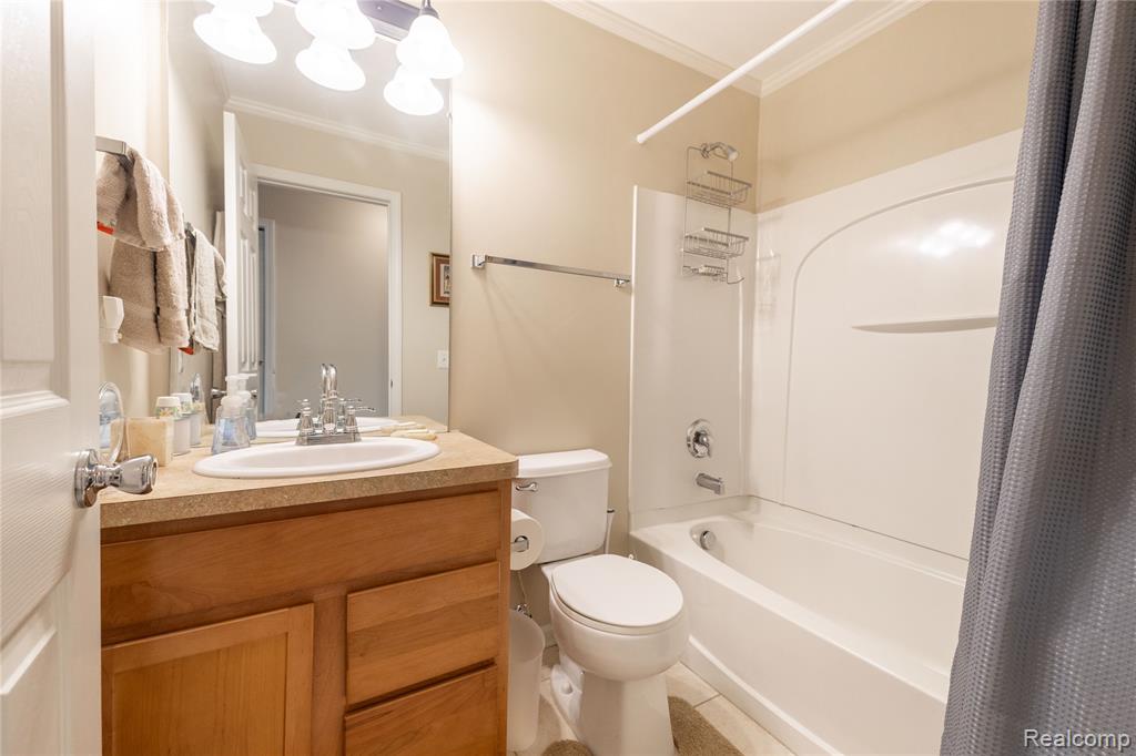 26616 Kirkway Circle, Woodhaven, MI 48183 — Photo 28