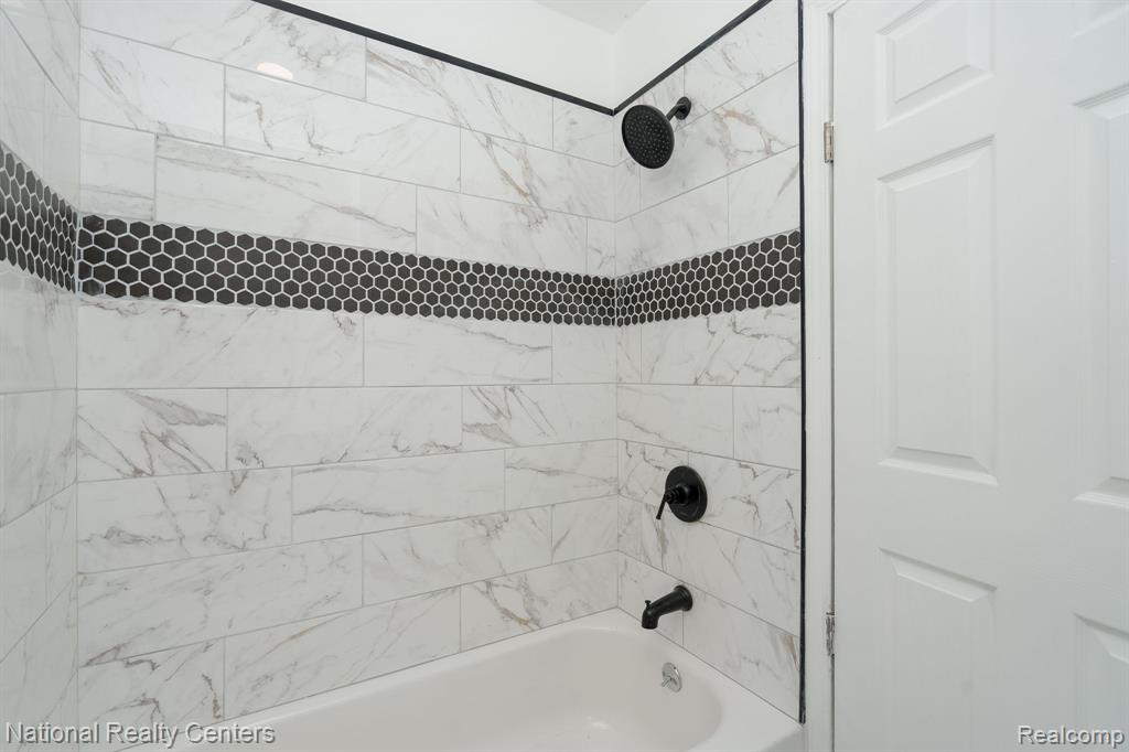8104 Jackson Avenue, Warren, MI 48089 — Photo 16