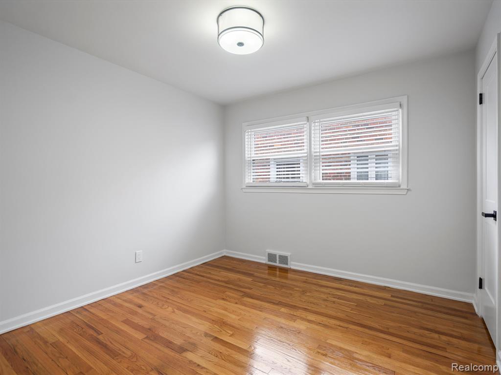 9120 SARASOTA, Redford, MI 48239 — Photo 18