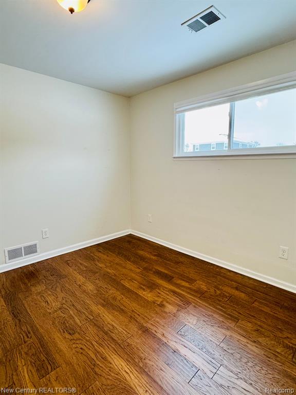 4327 Hampton Blvd, Royal Oak, MI 48073 — Photo 11