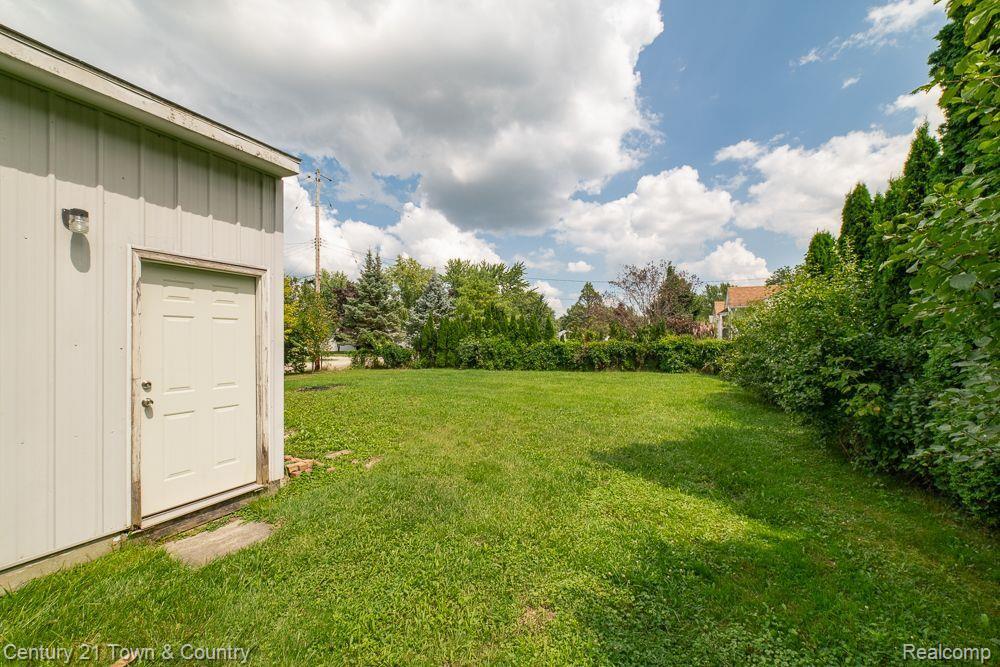 8119 FENTON Road, Grand Blanc, MI 48439 — Photo 31
