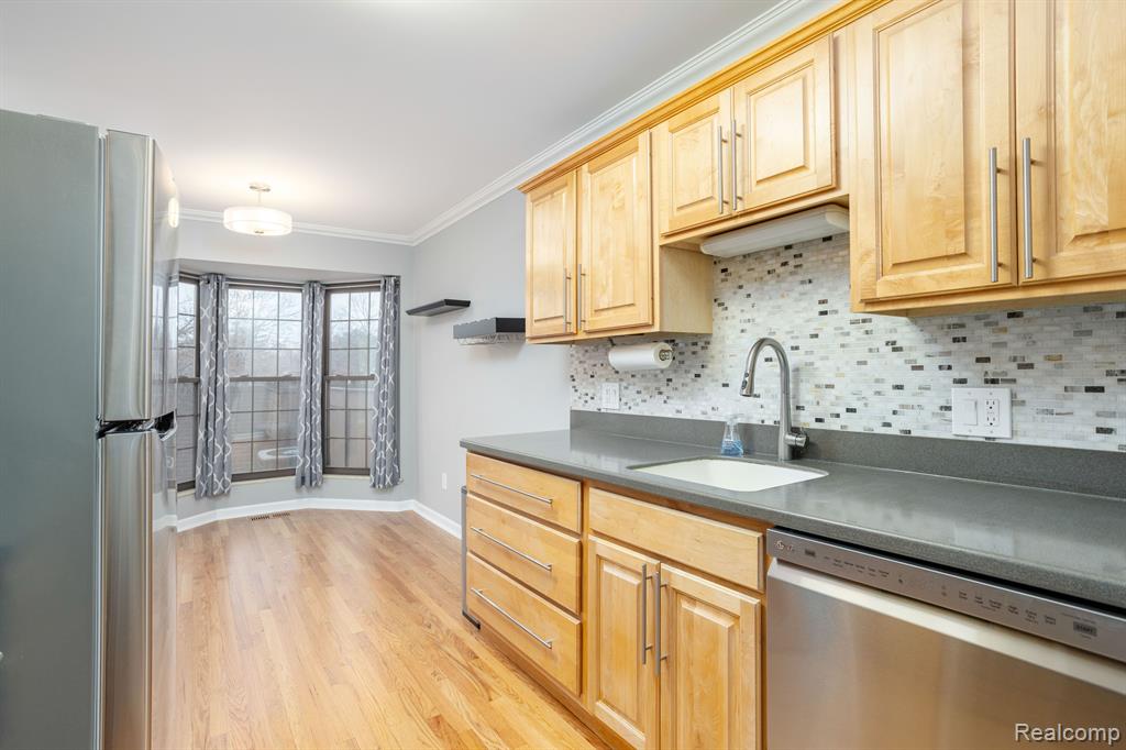 22213 PONDVIEW, 26, Novi, MI — Photo 9