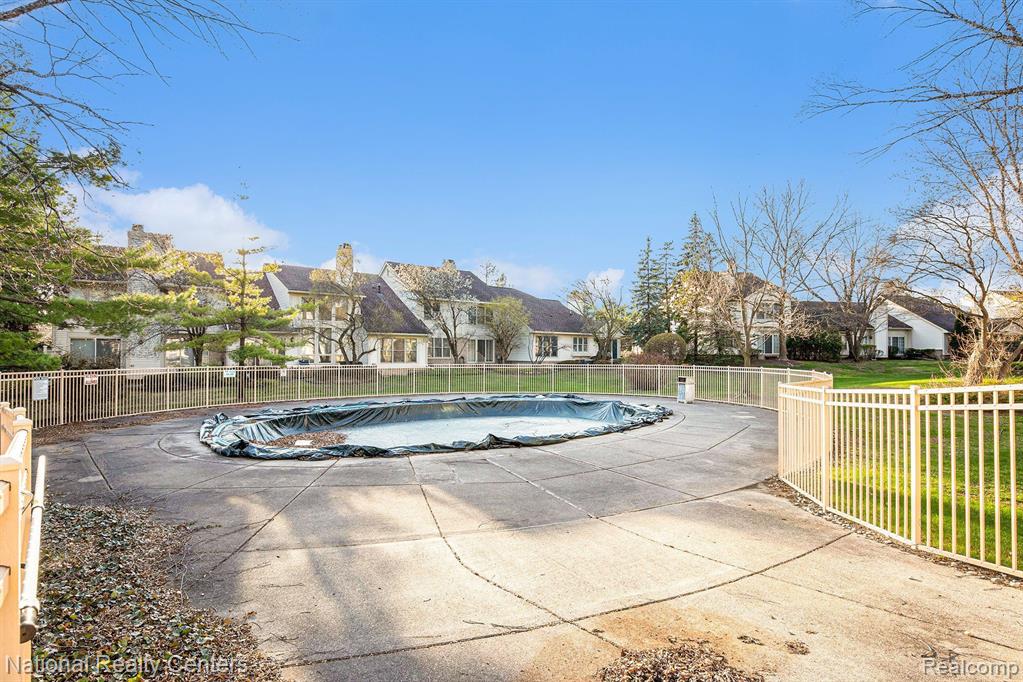 7529 DANBURY Drive, West Bloomfield, MI — Photo 27