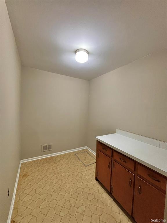 401 Doremus S Doremus Lane W, 10, Saint Clair Shores, MI 48080 — Photo 31