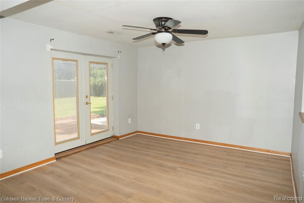 528 W Clinton Street, Howell, MI 48843 — Photo 9