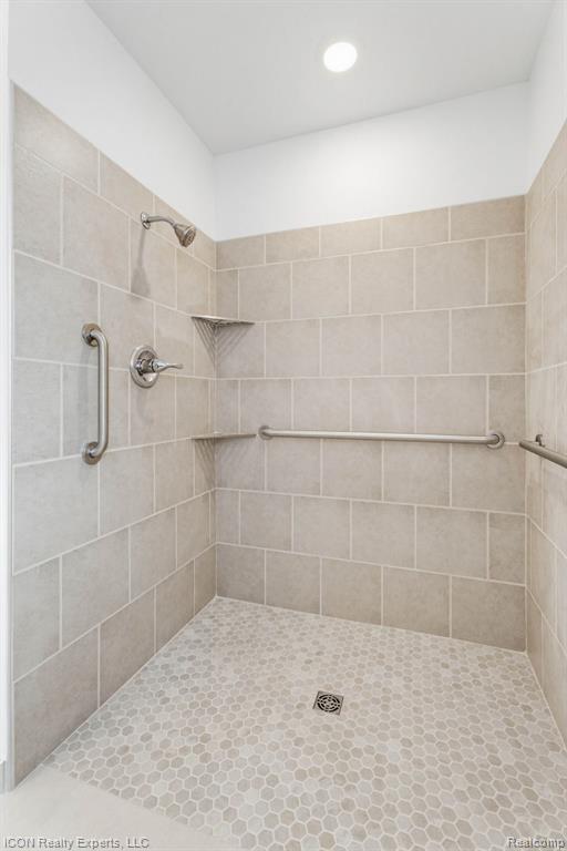 3907 Pontiac Lake Road, Waterford, MI 48328 — Photo 33