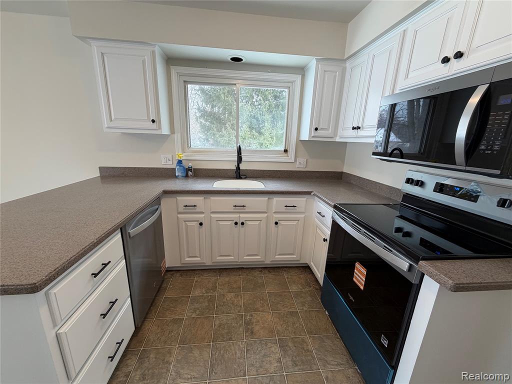 48 Webb Drive, Troy, MI 48098 — Photo 6
