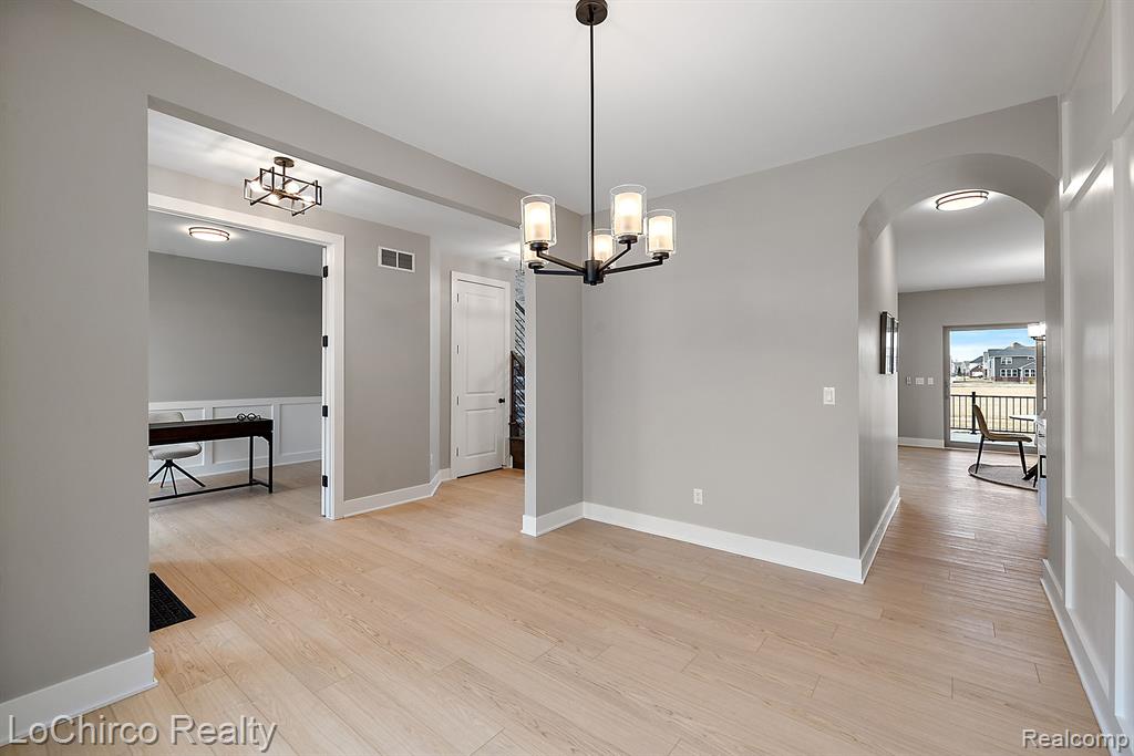49387 LANGFORD Drive, Macomb, MI 48044 — Photo 4