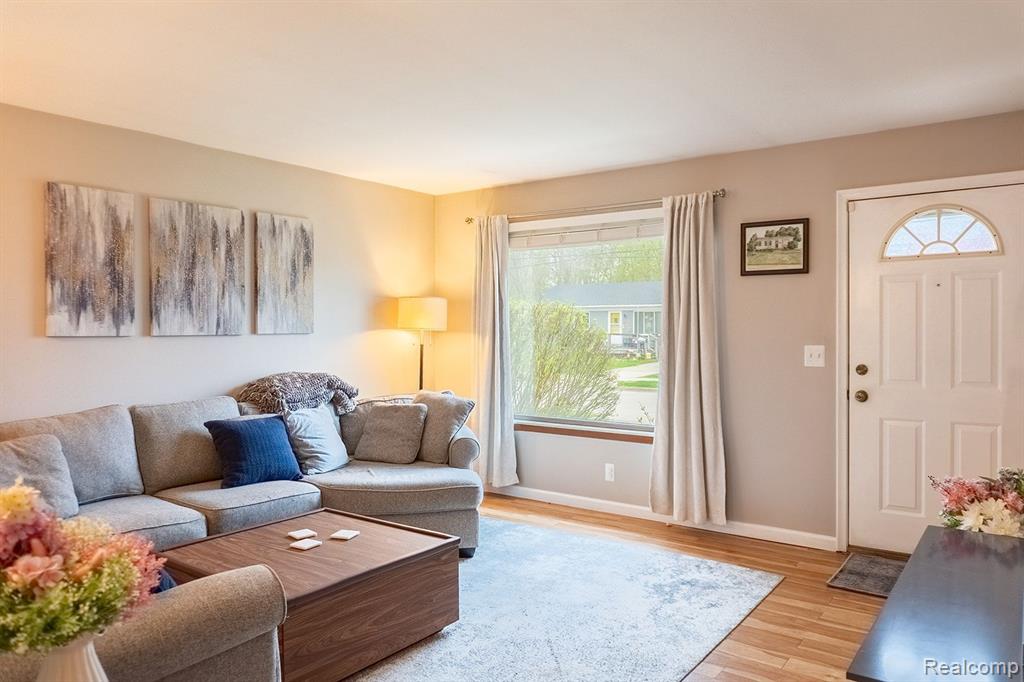 509 W PARKER Avenue, Madison Heights, MI 48071 — Photo 3