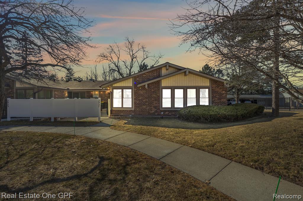 2957 ROUNDTREE Drive, Troy, MI 48083 — front exterior