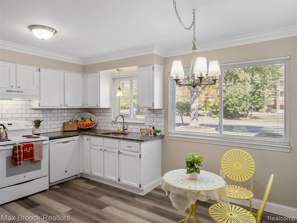 628 Country Club Drive, 23, Saint Clair Shores, MI 48082 — Photo 11