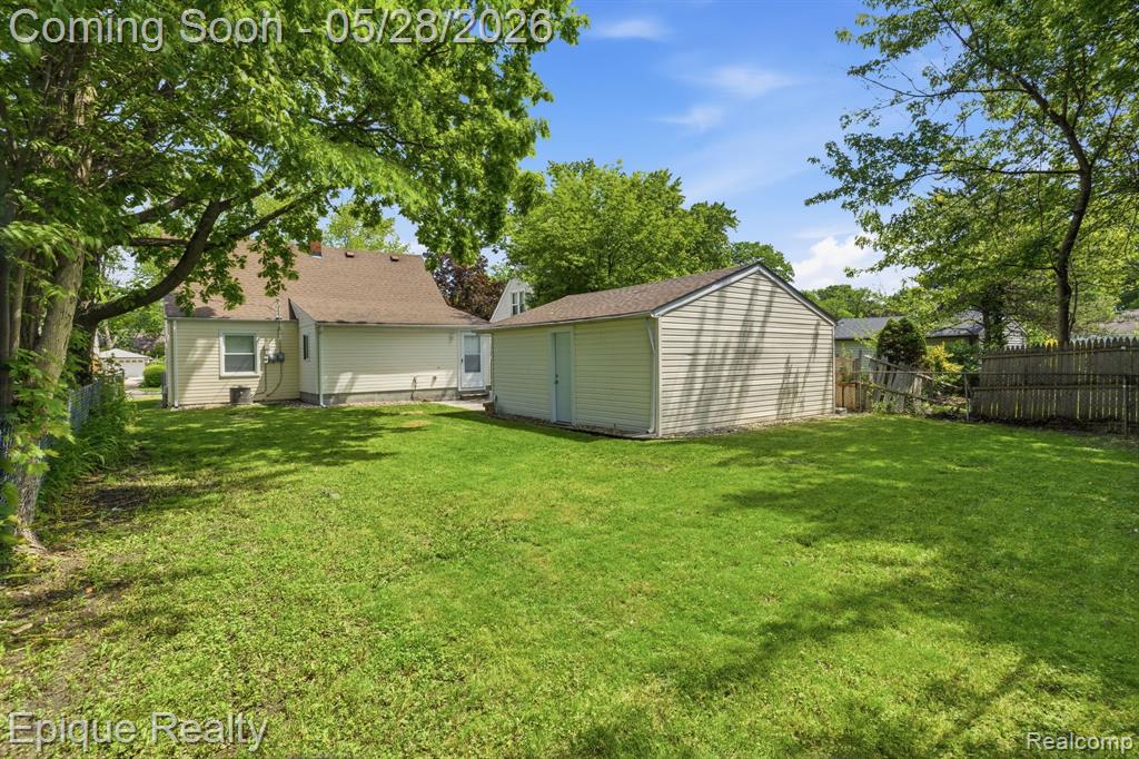 20506 Lancaster Street, Harper Woods, MI 48225 — Photo 23