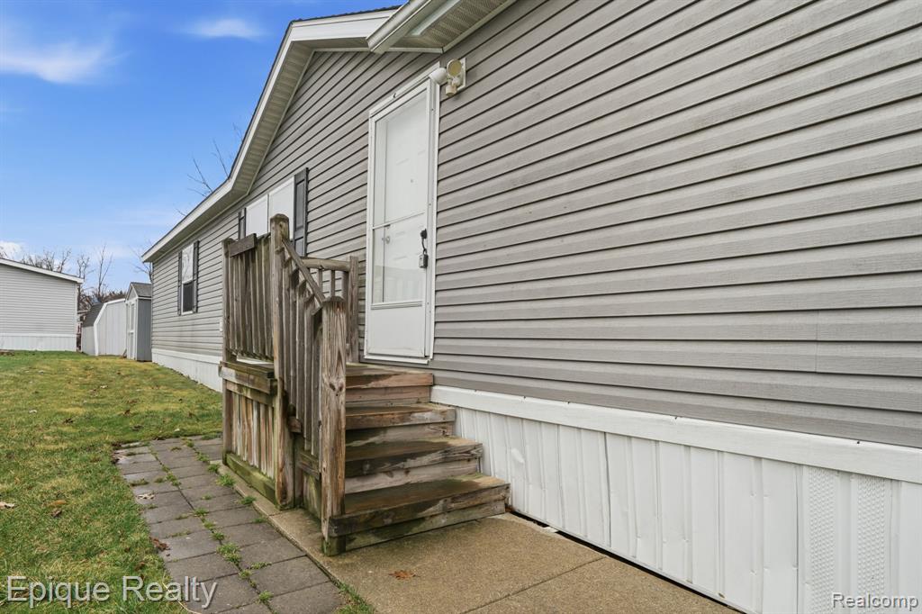 310 Greenwood, Wixom, MI 48393 — Photo 4