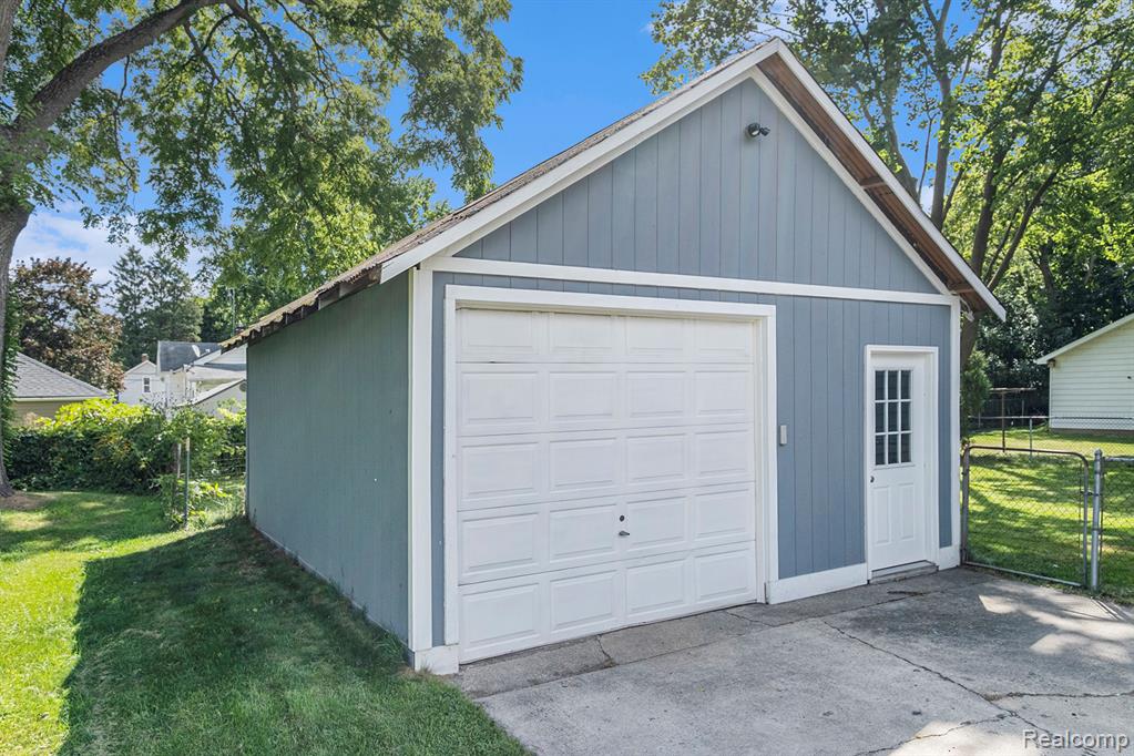 305 Center Street, Holly, MI 48442 — Photo 4