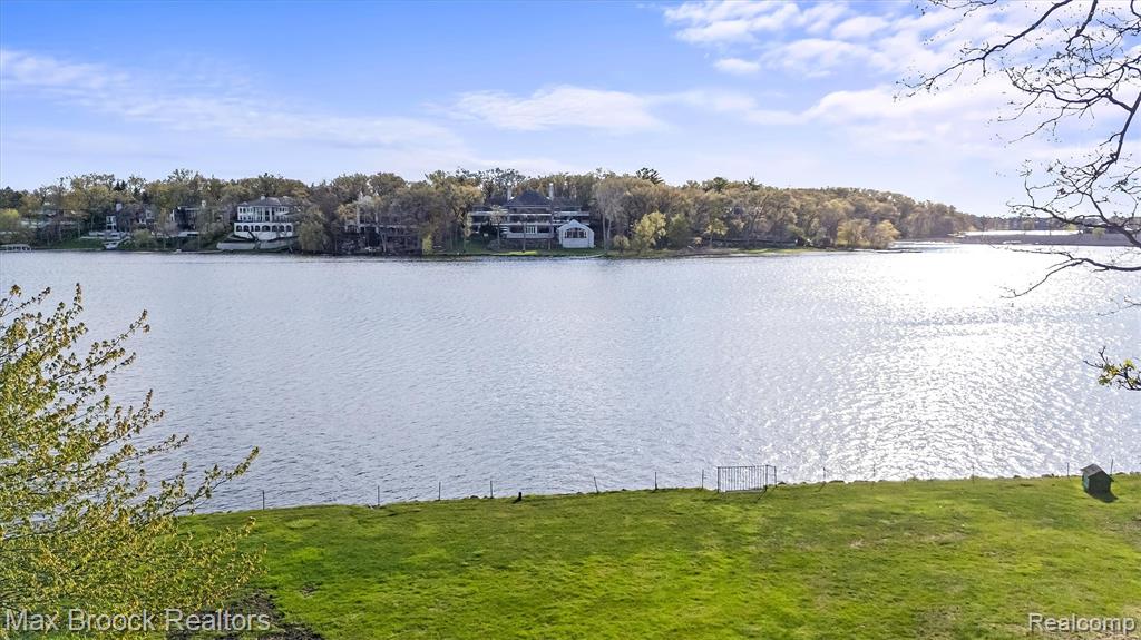 1832 Long Lake Shore Drive, Bloomfield Hills, MI 48302 — Photo 85